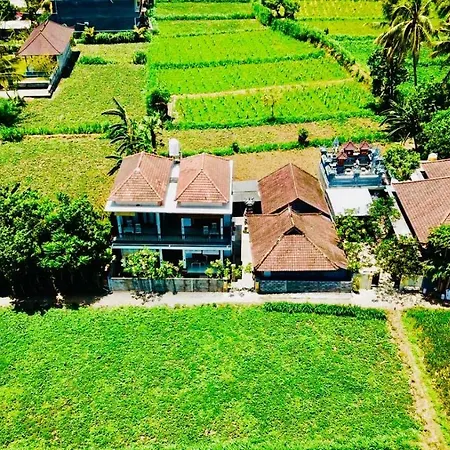 D'Uma Amed Homestay Exterior photo